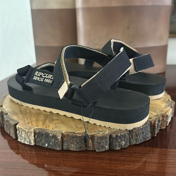 Rip Curl *NWOT* Women’s Searcher All Terrain Sandals, Black & Tan - Picture 6 of 14
